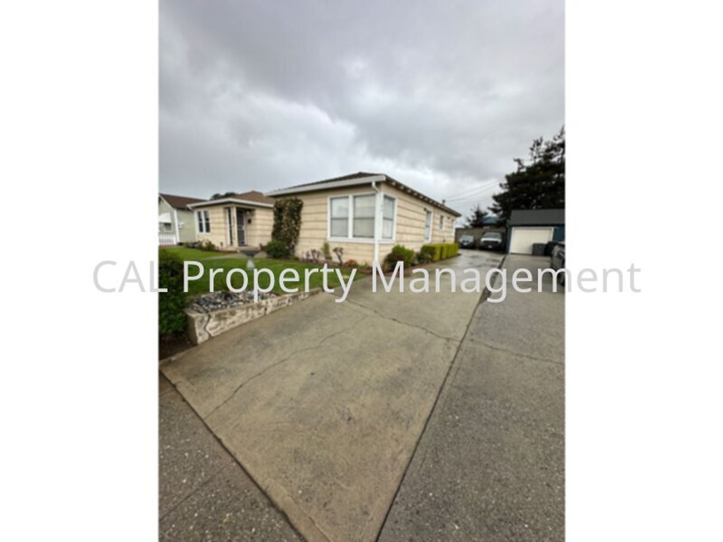 Salinas Apartment: 146 - 148 Rodeo Ave.