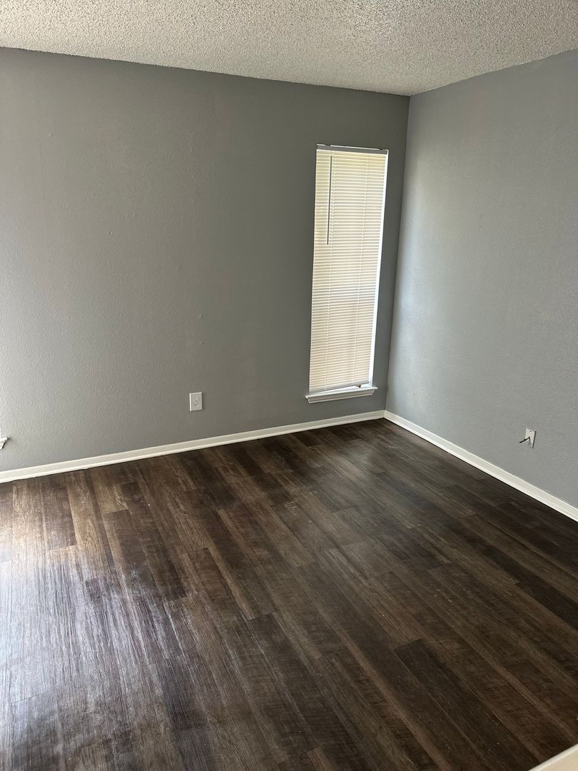 San Antonio Apartment: 1400 Gardina St.