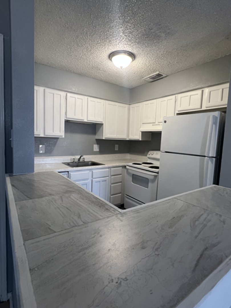 San Antonio Apartment: 1400 Gardina St.