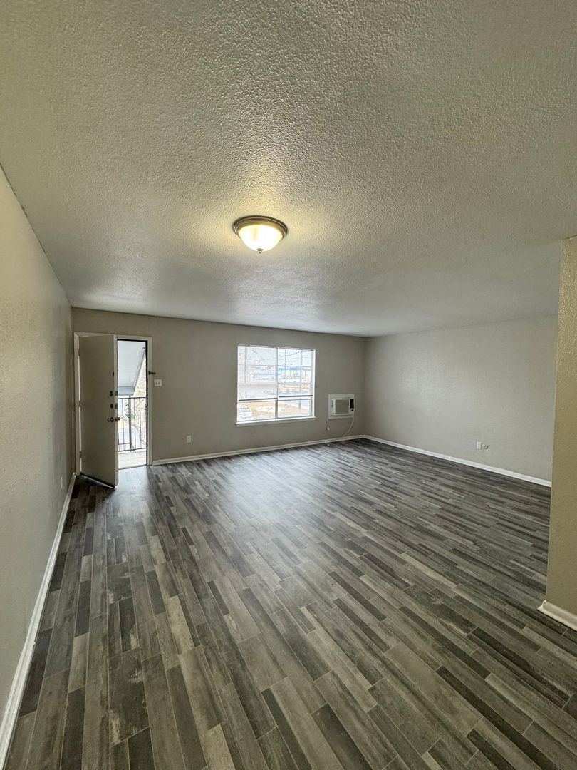 Corpus Christi Apartment: 6730 Everhart Rd