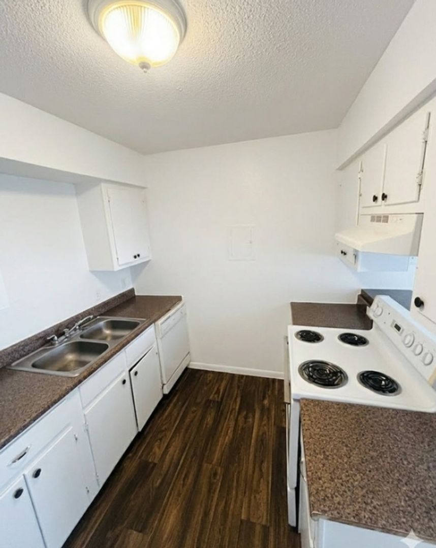 Corpus Christi Apartment: 6730 Everhart Rd