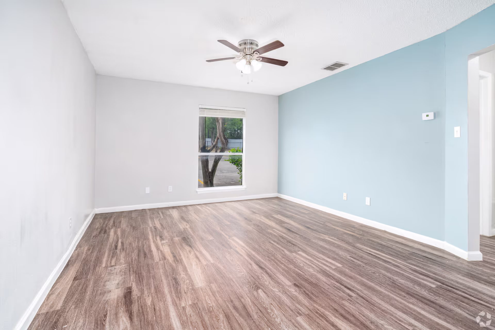 400 Rosewood 5 of 12