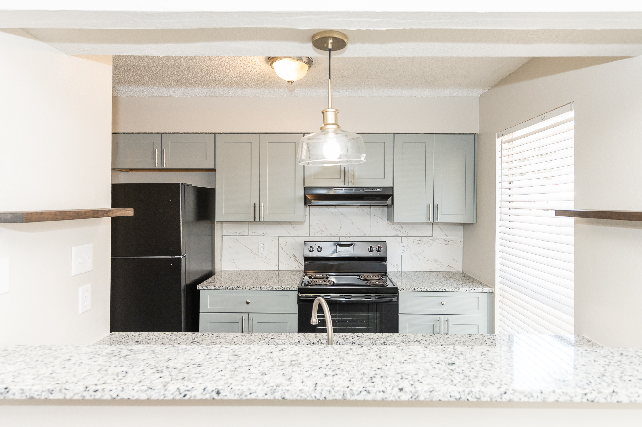 400 Rosewood 6 of 12
