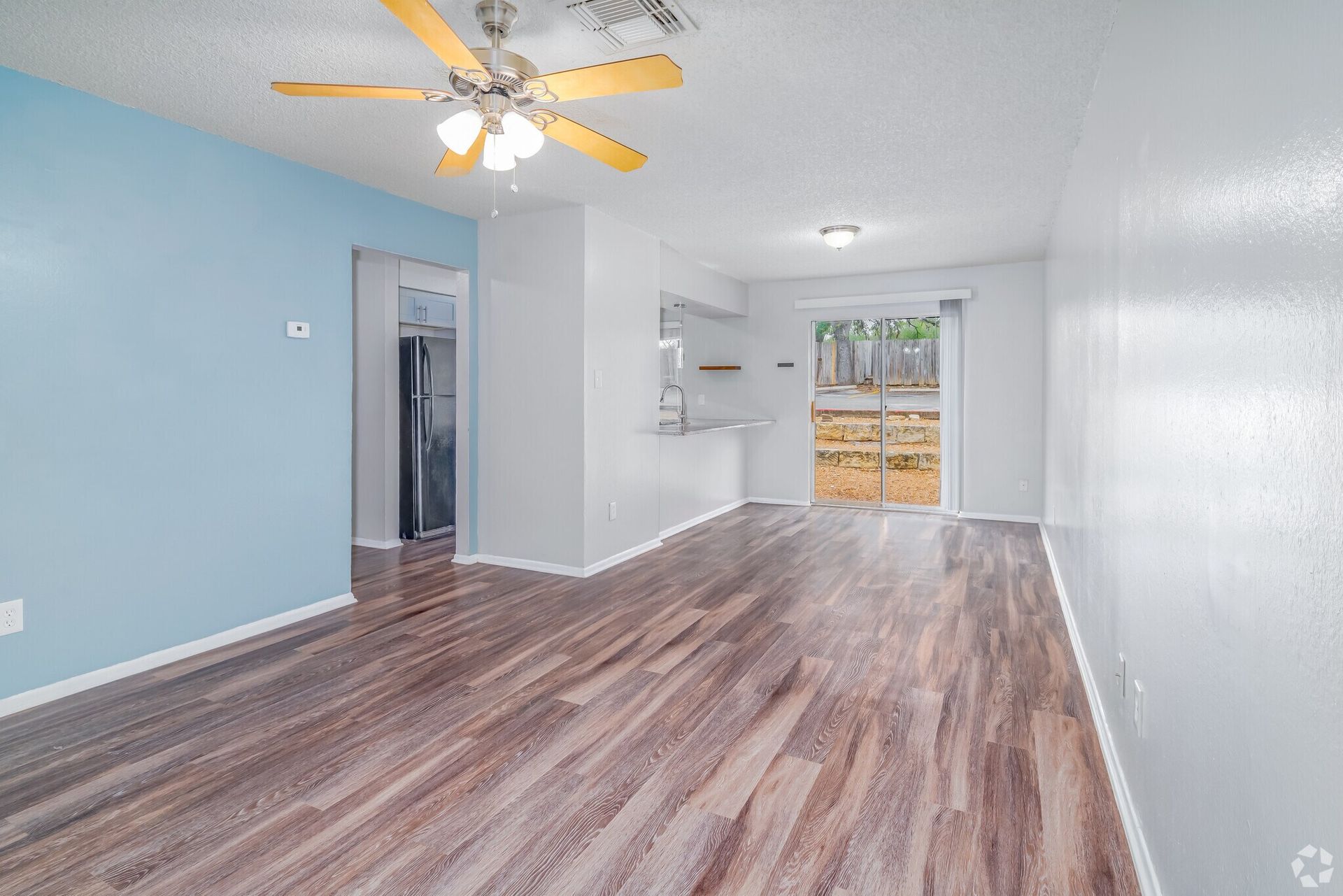400 Rosewood 4 of 12