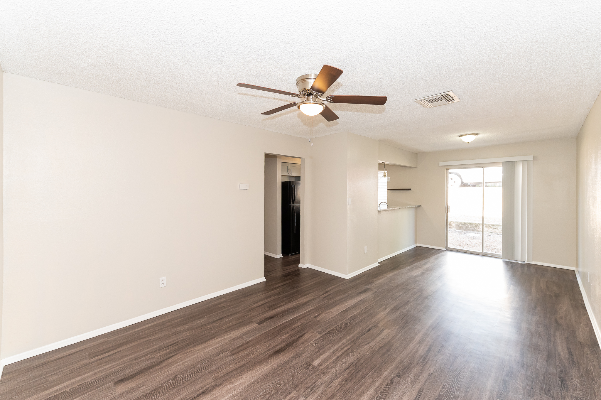 400 Rosewood 7 of 12