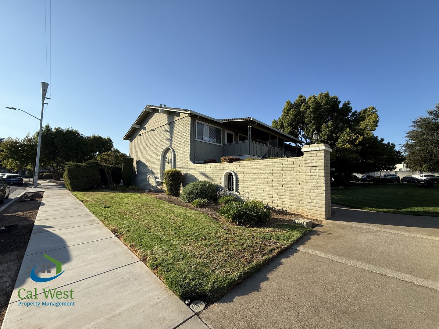 $2495 - 2 Beds/1 Bath Updated Condo in Gilroy