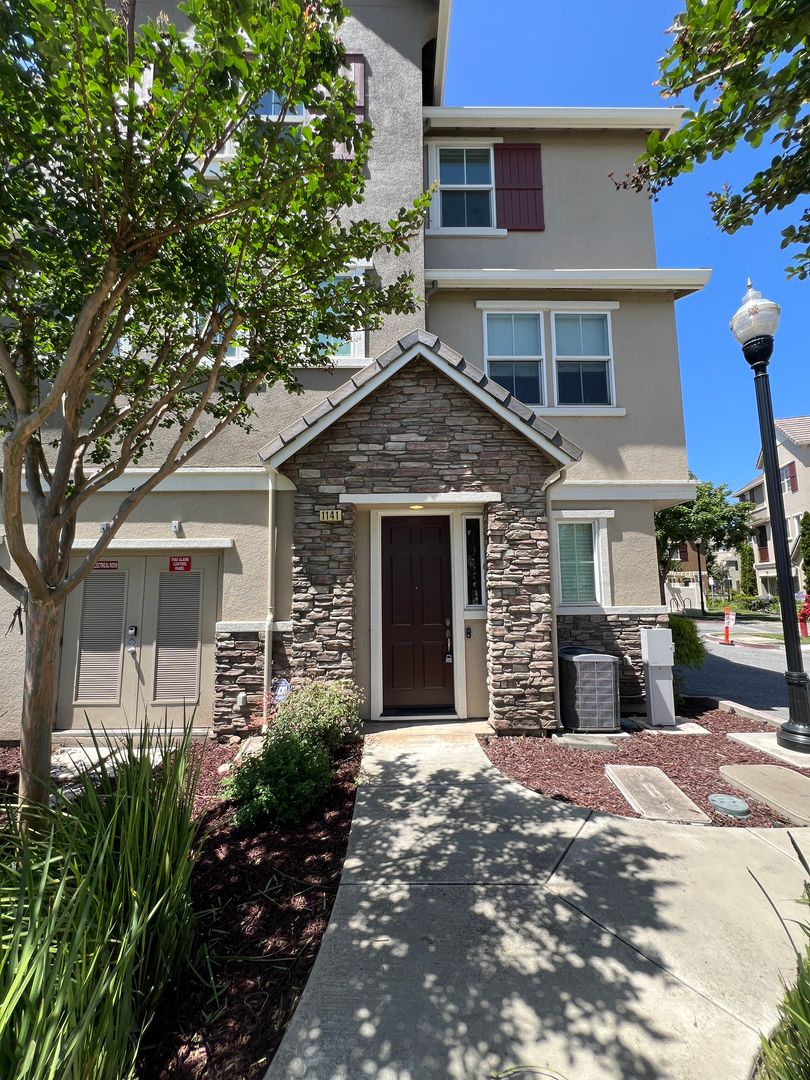 San Jose House: 1141 Rock Avenue