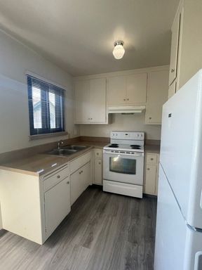 Spacious 1 Bedroom 1 Bath Upstairs Apartment End Unit