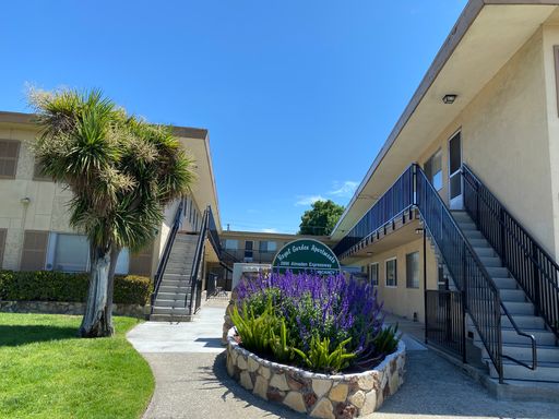 Spacious 1 bed 1 bath available now! – photo 1
