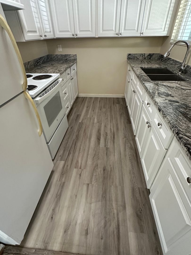 Palo Alto Apartment: 129 Hawthorne Avenue