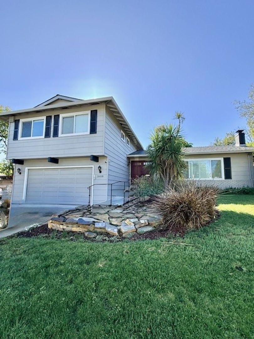 San Jose House: 1608 Guadalajara Court