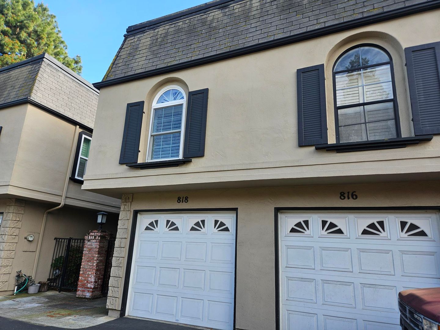 Campbell Townhome: 818 Rue Montagne