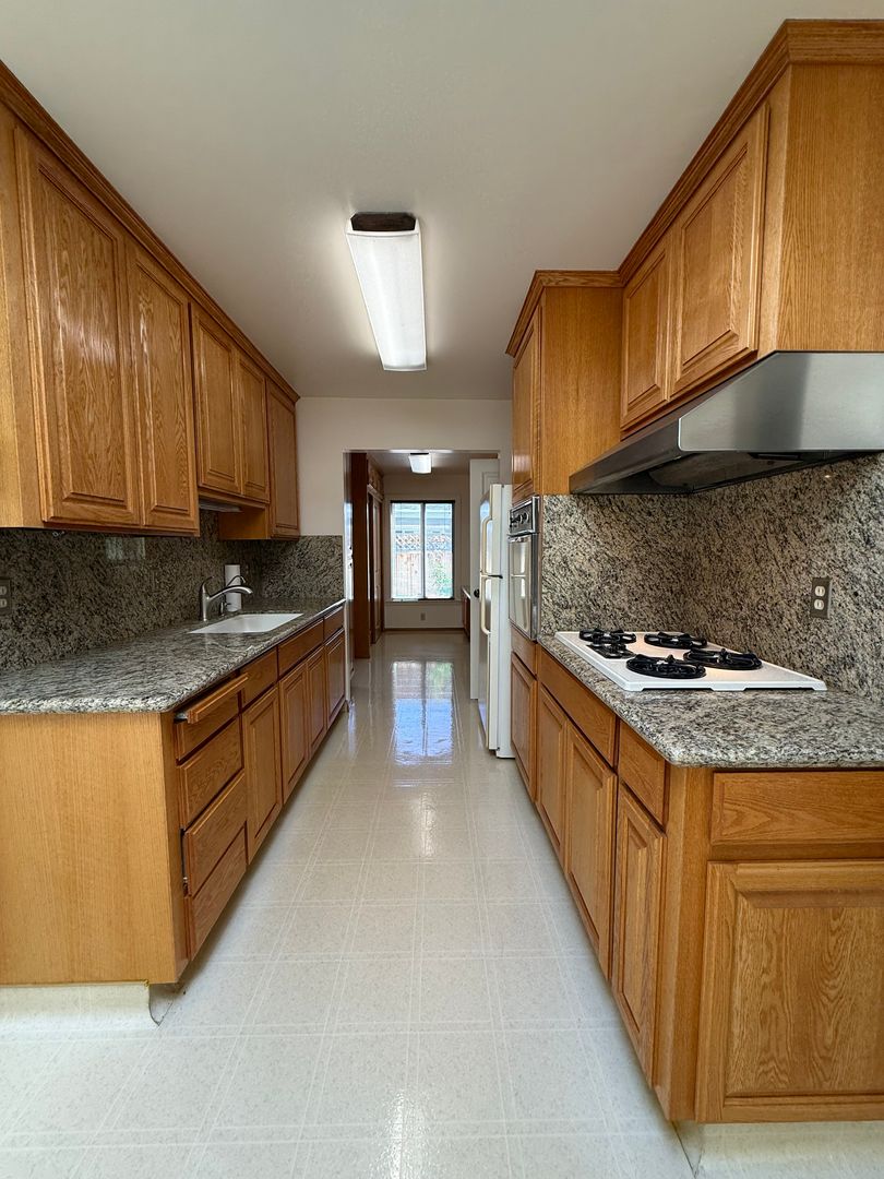 Cupertino House: 7790 Robindell Way