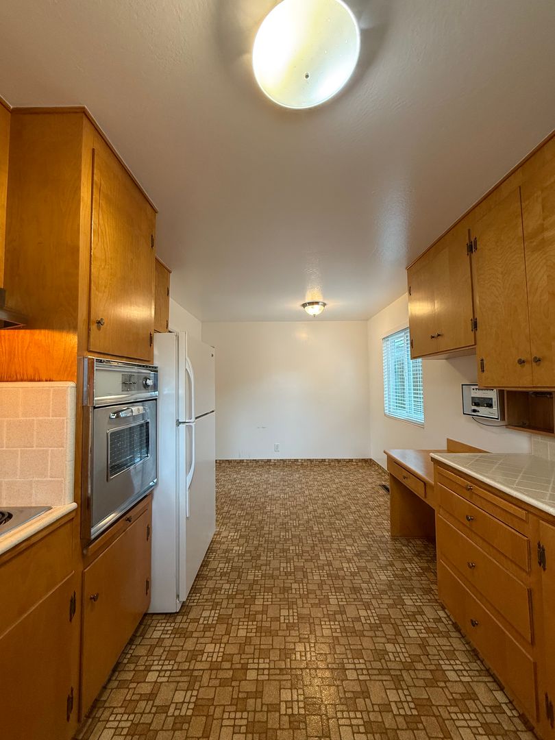 Mountain View Apartment: 87/89 Starr Way