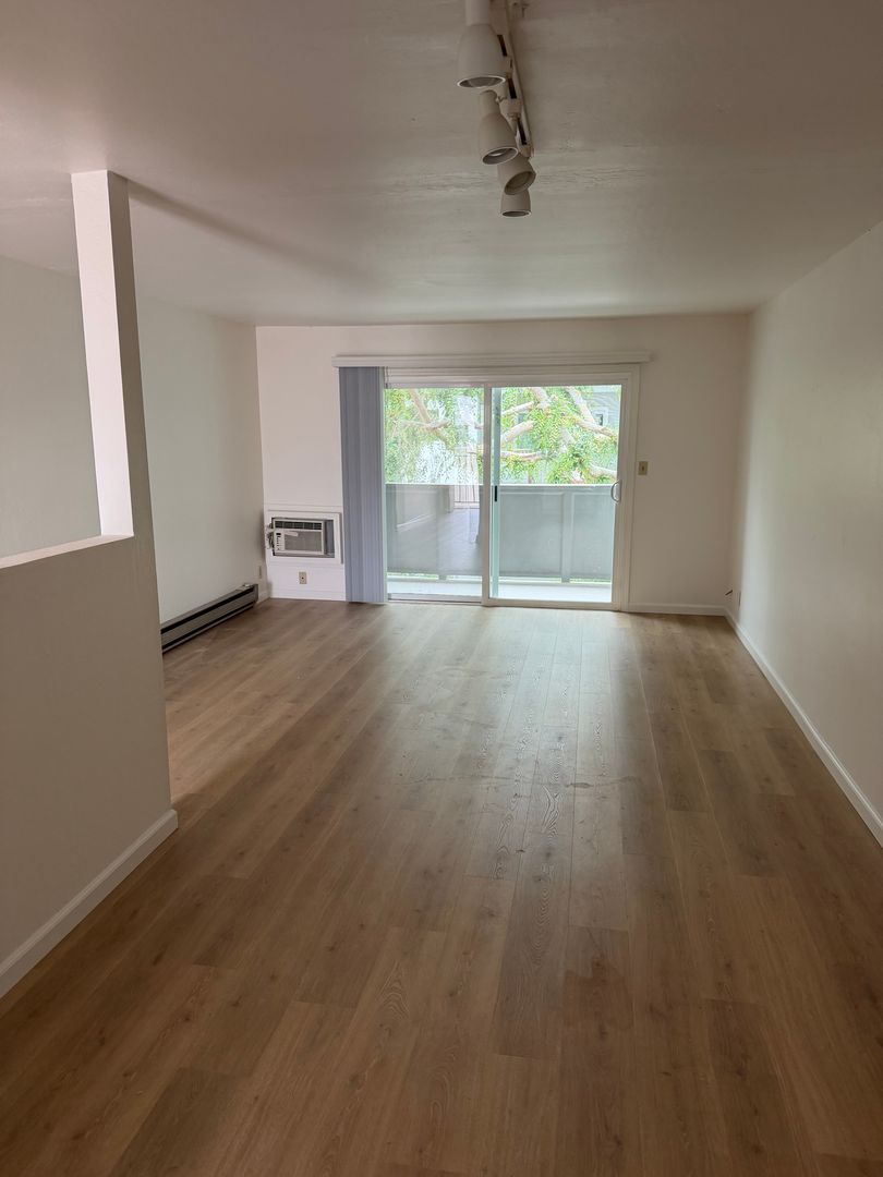 Sunnyvale Apartment: 435 Acalanes Drive