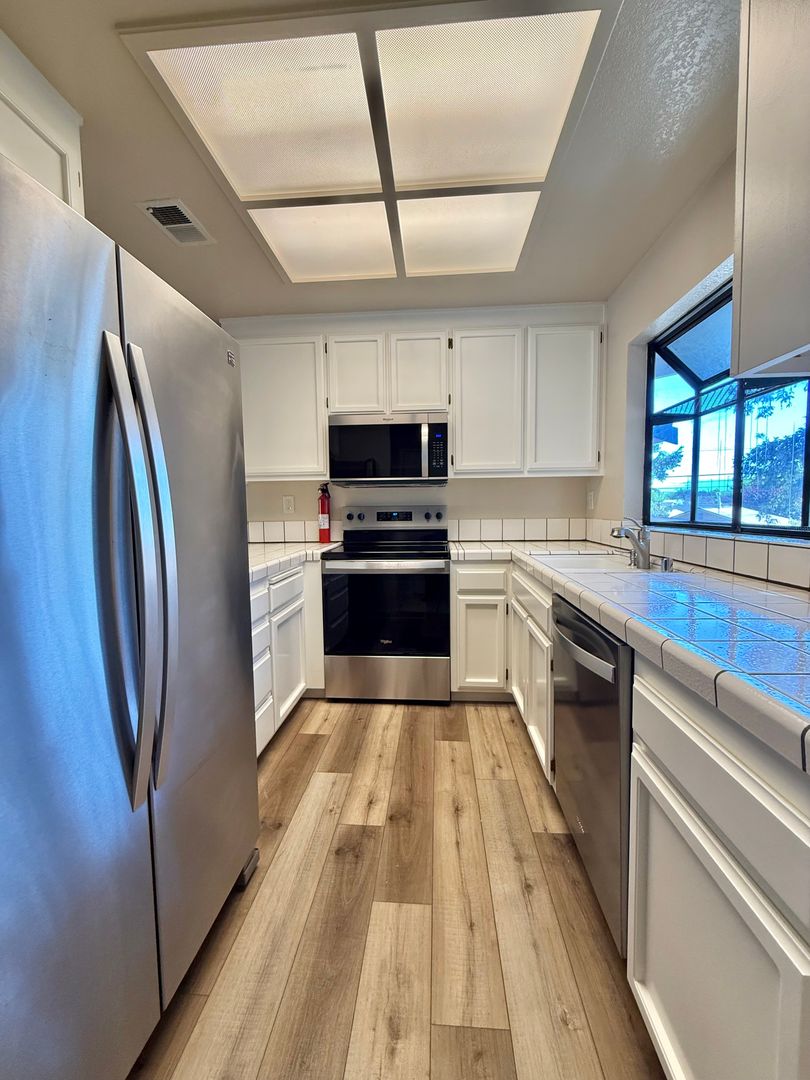 Santa Clara Condo: 1400 Bowe Avenue, #1607