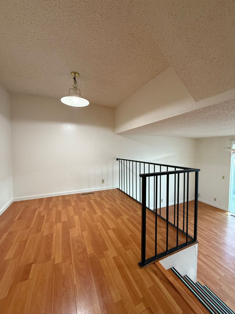 Santa Clara Apartment: 2007 Halford Avenue