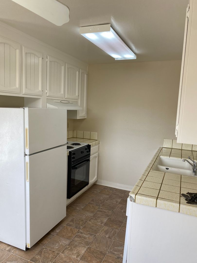 Sunnyvale Apartment: 403 Roosevelt Avenue