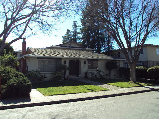 COMING SOON - Nice 2 bed 1 bath apartment on 1st floor