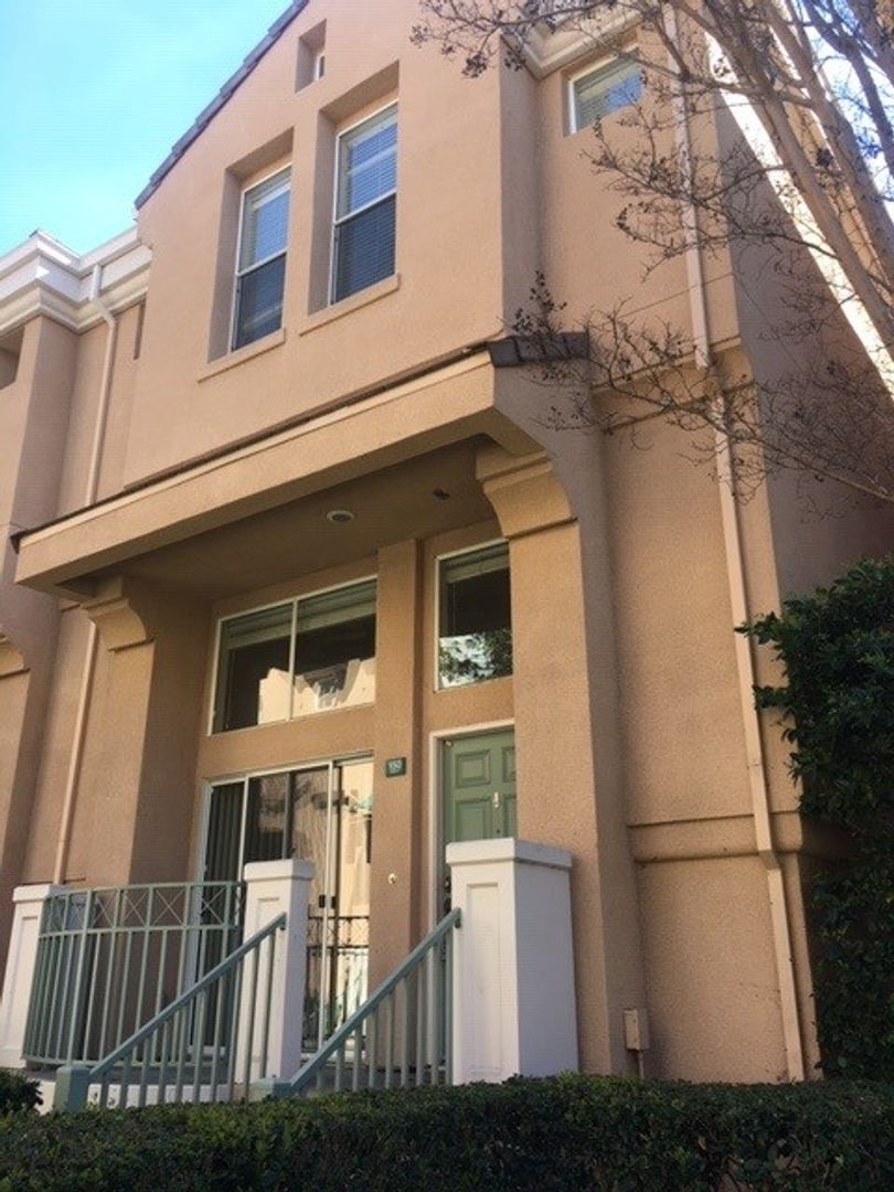 Mountain View Townhome: 150 Paseo Court