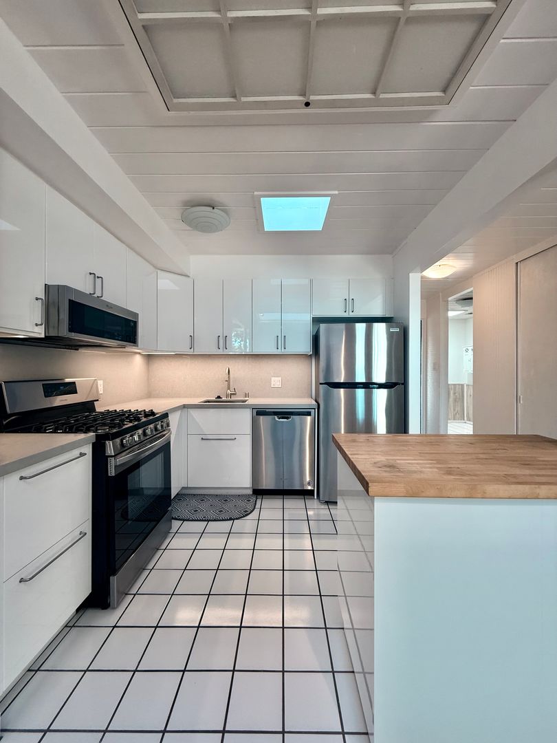 Santa Clara House: 1156 Pomeroy Avenue