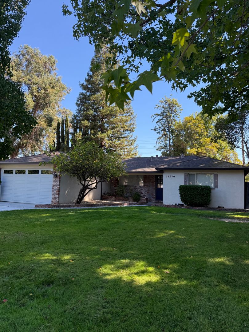 Mountain View House: 13270 Franklin Avenue