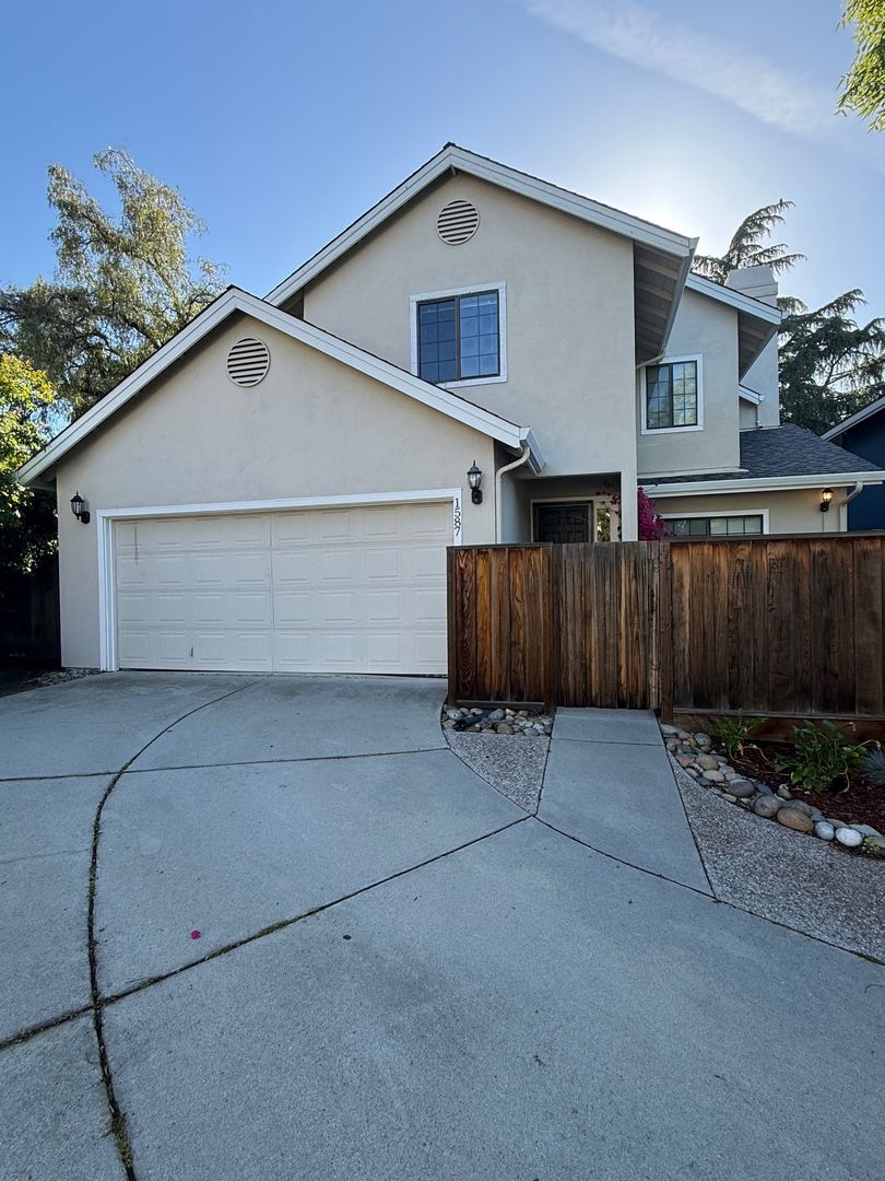 San Jose House: 1587 Camden Oaks Court
