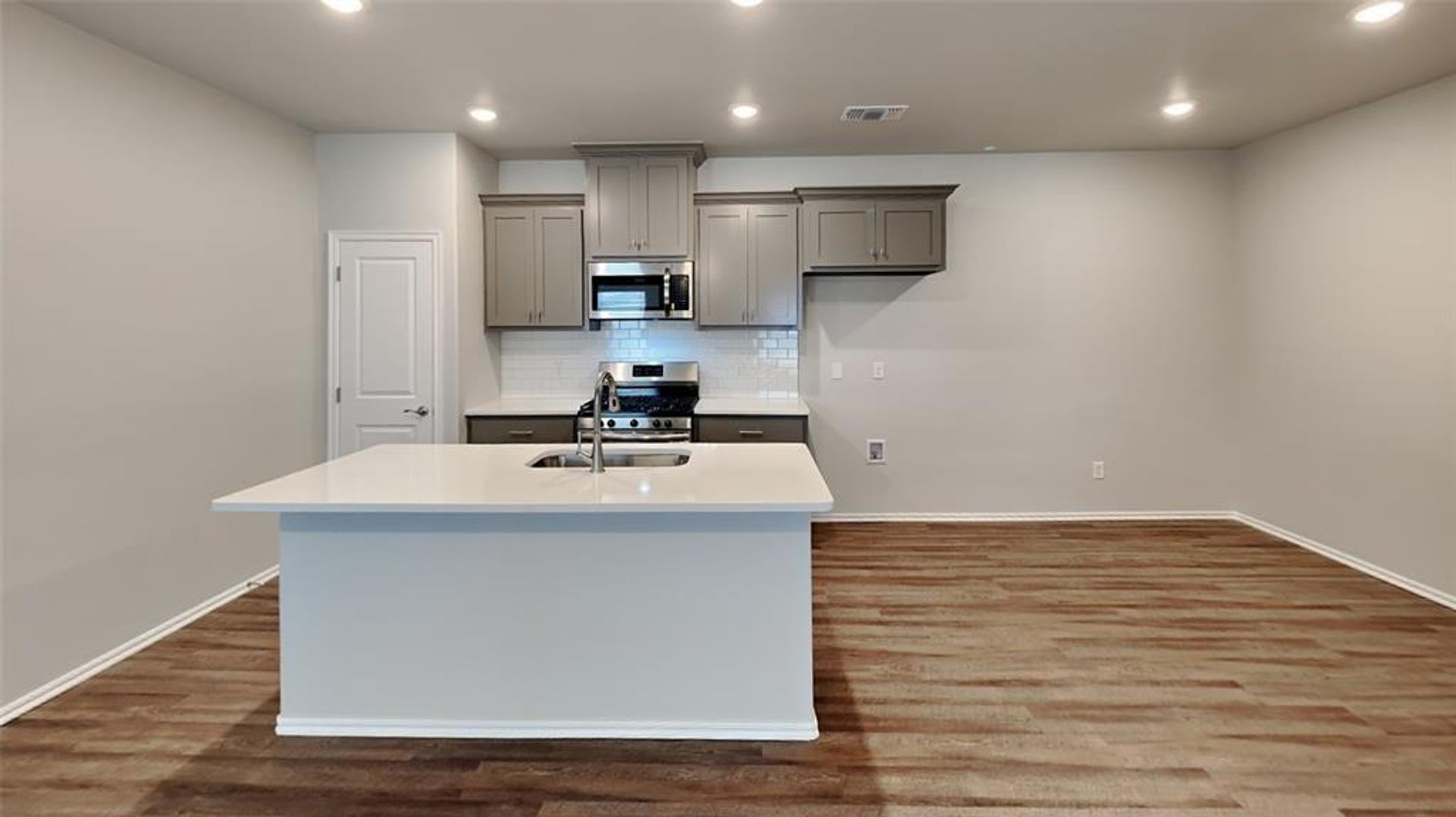 9329NW125TH 5 of 20