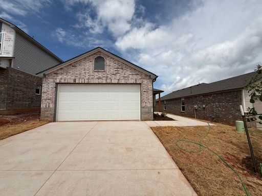Brand New Luxurious and Spacious 3 Bedroom 2 Bathroom Yukon Public Schools – photo 1
