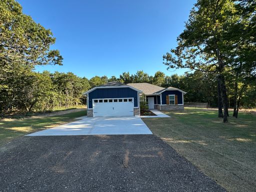 Country Living 3 Bedroom, 2 Bathroom on a 1.45 Acre Lot in Ridge Creek Addition!