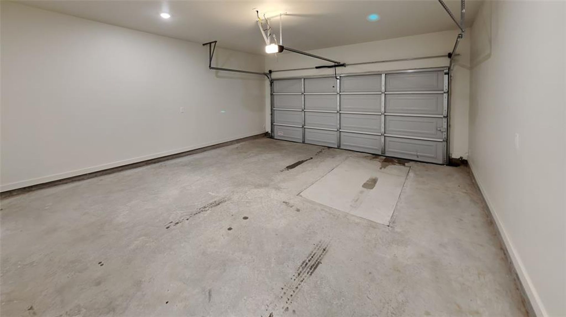 Parking at 8907NW109