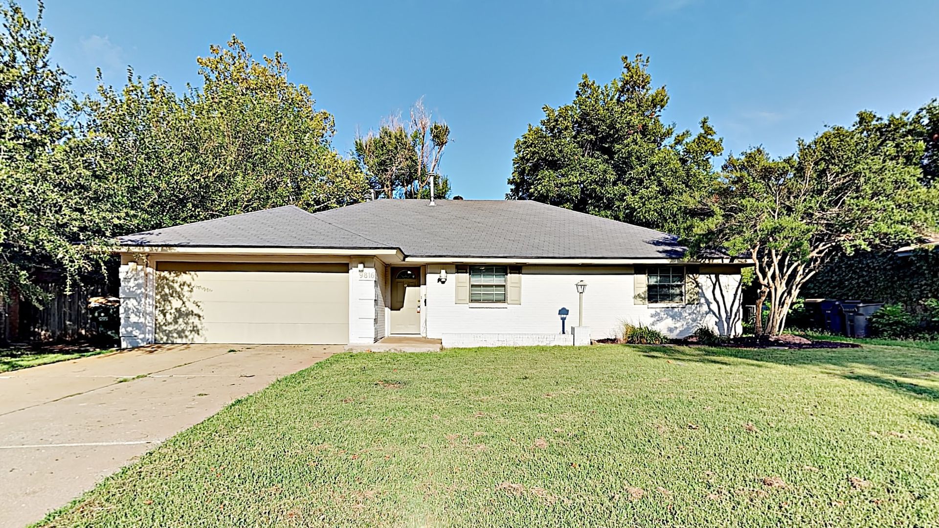 Charming Home In The Village!