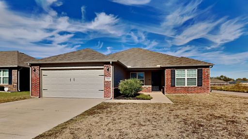 Beautiful 3 Bedroom 2 Bath Home With Storm Shelter in Mustang Schools – photo 1