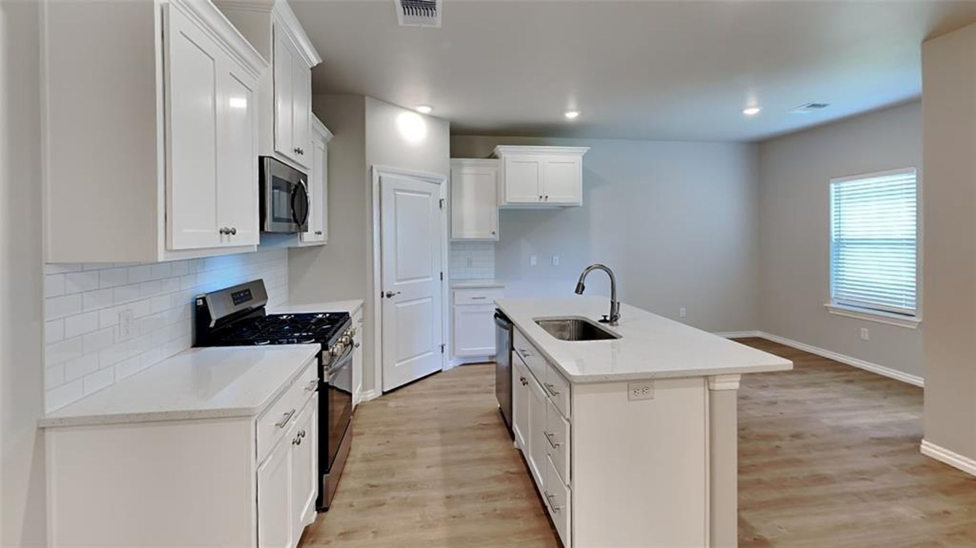 Warr Acres House: 6941 Labelle Drive