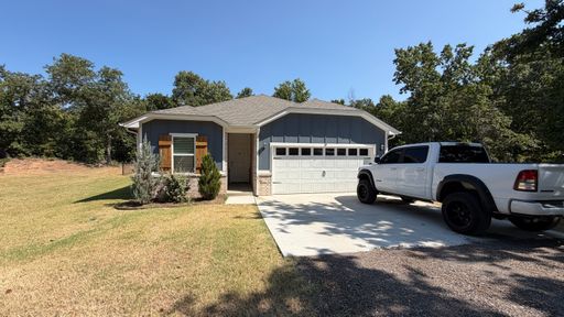 Country Living 3 bedroom, 2 bathroom on 1.70 Wooded Acreage Lot in Ridge Creek Addition!