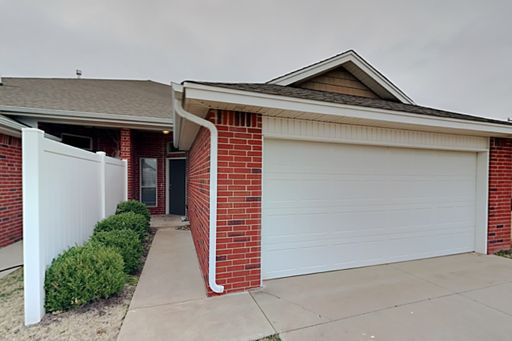 Very nice 3 bedroom 2 bathroom duplex in the Yukon school district – photo 1