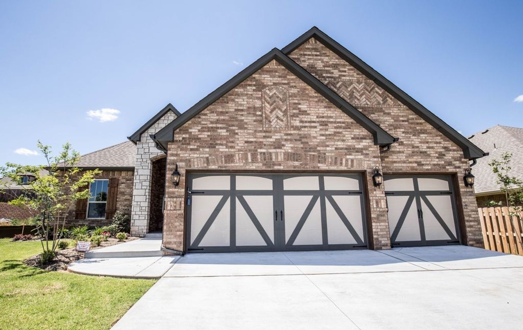 Edmond House: 5917 Grandby Road