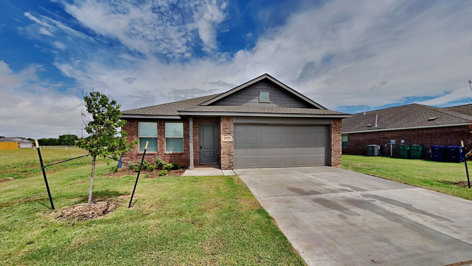 Mustang House: 1925 Honey Locust Drive
