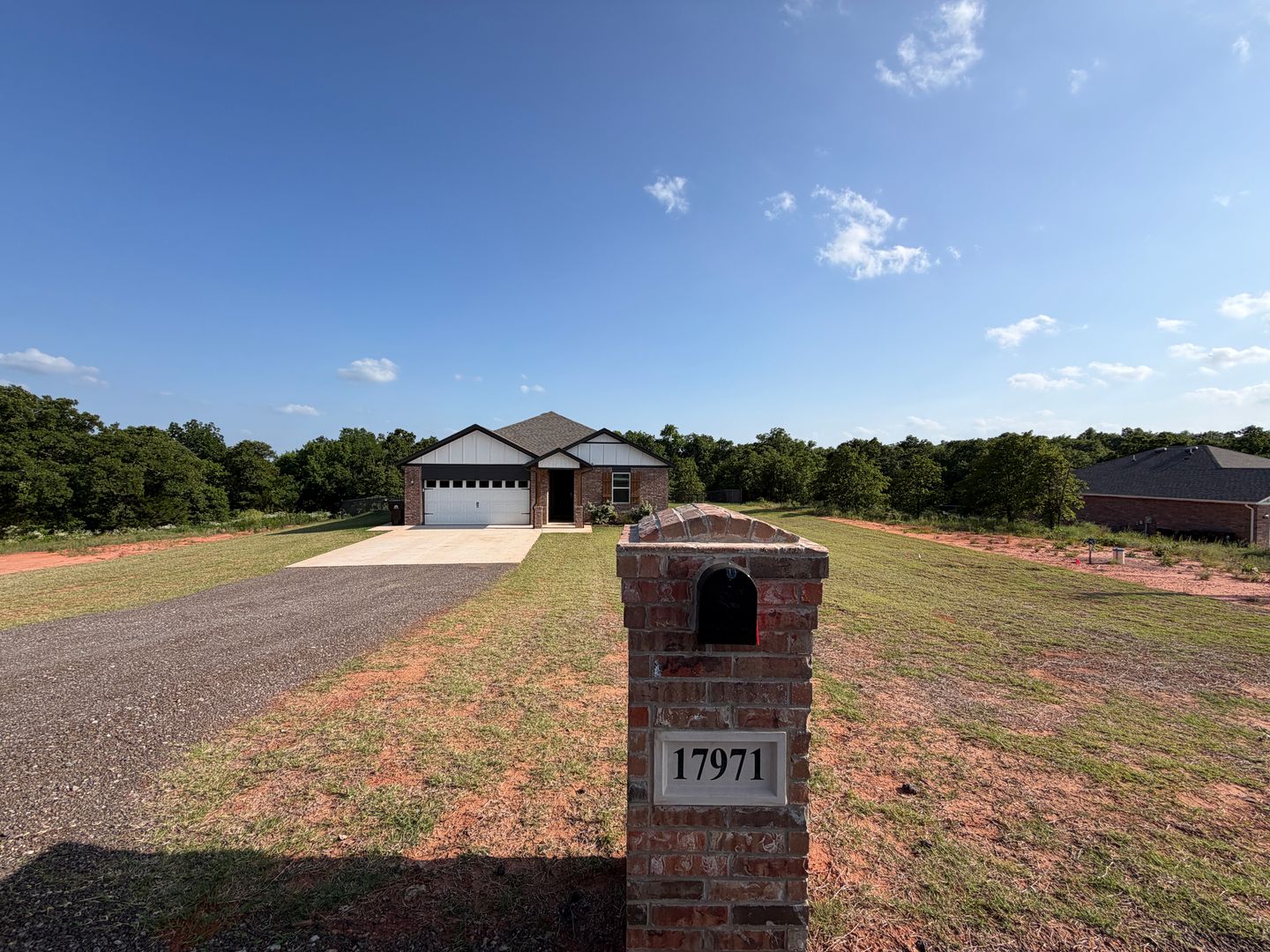 Newalla House: 17971 Lantana Loop