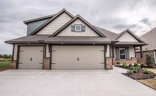 4 Bedroom 3 Bathroom Home With Upstairs Bonus Room in Mustang Schools – photo 1