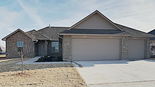 A Luxurious and Spacious 4 Bedroom 2 Bath Home with 3 Car Garage - Yukon Schools – photo 1
