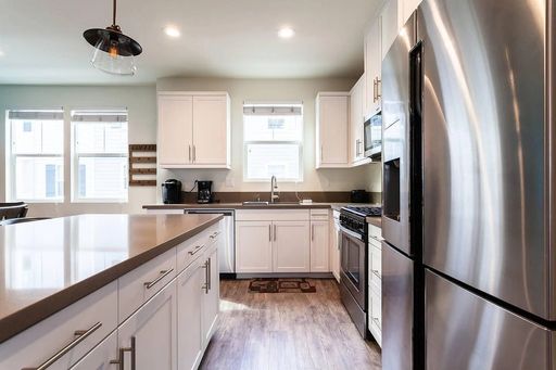Upgraded everything, solar, beautiful beaches, pool, BBQ area, and more with ALL the amenities – photo 1