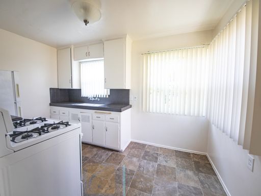 Quaint property, great layout - Hardwood floors, dining nook, upstairs, centrally located. – photo 1