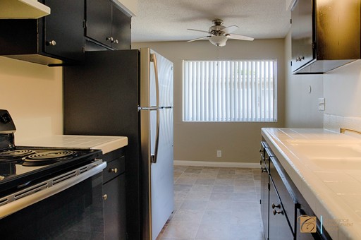 Renovated - Spacious, Prime location and... We love PETS! – photo 1