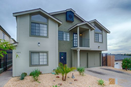 **STOP RIGHT THERE!!** THIS is You New Home! Super Walkable to EVERYTHING! Pets Welcome! – photo 1