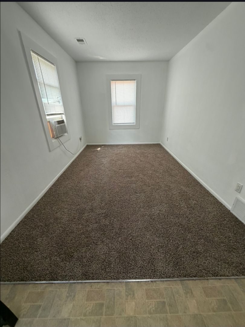 Grand Forks Apartment: 2116 9 Ave N