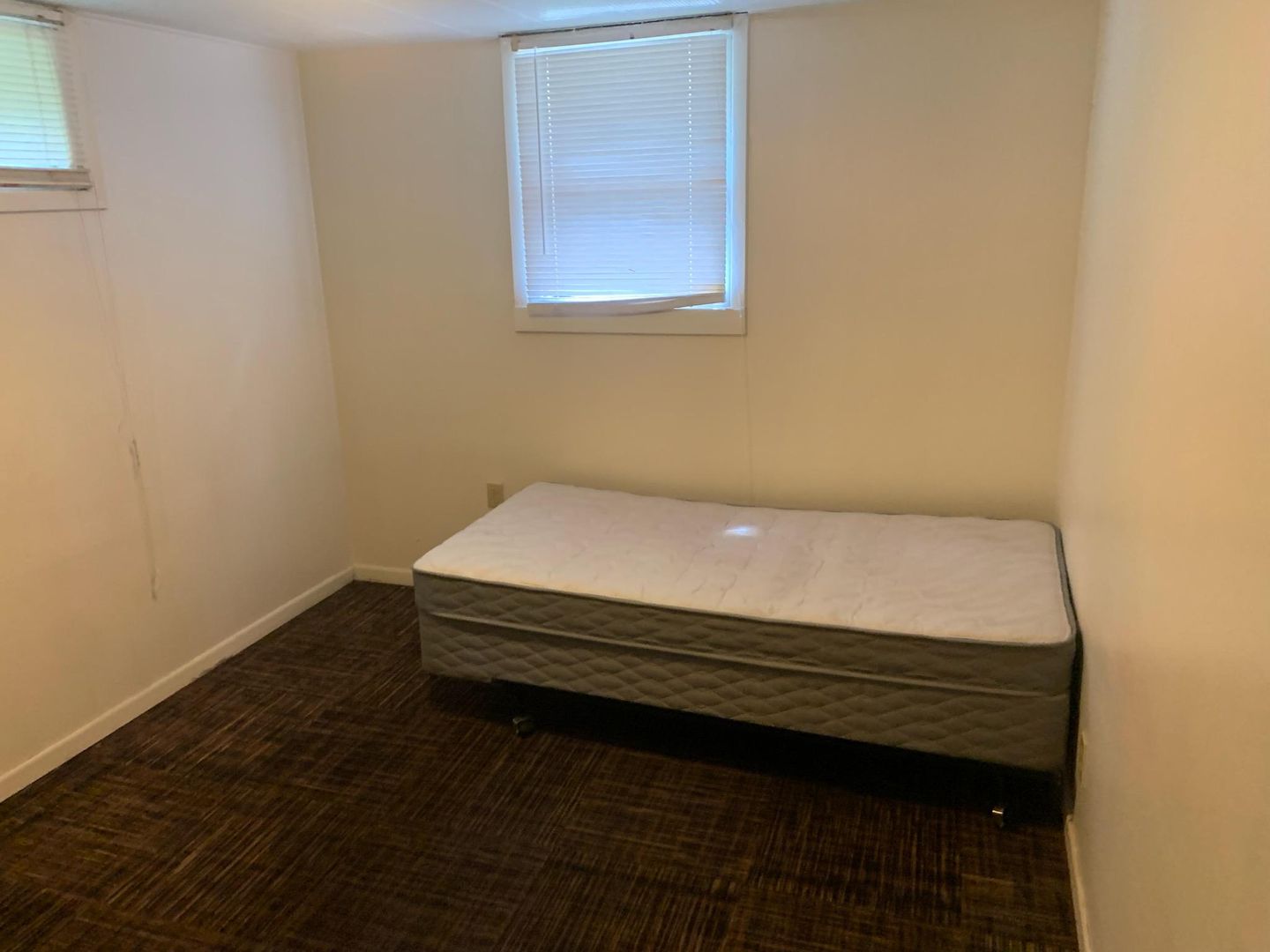 Grand Forks Apartment: 521 Oxford St