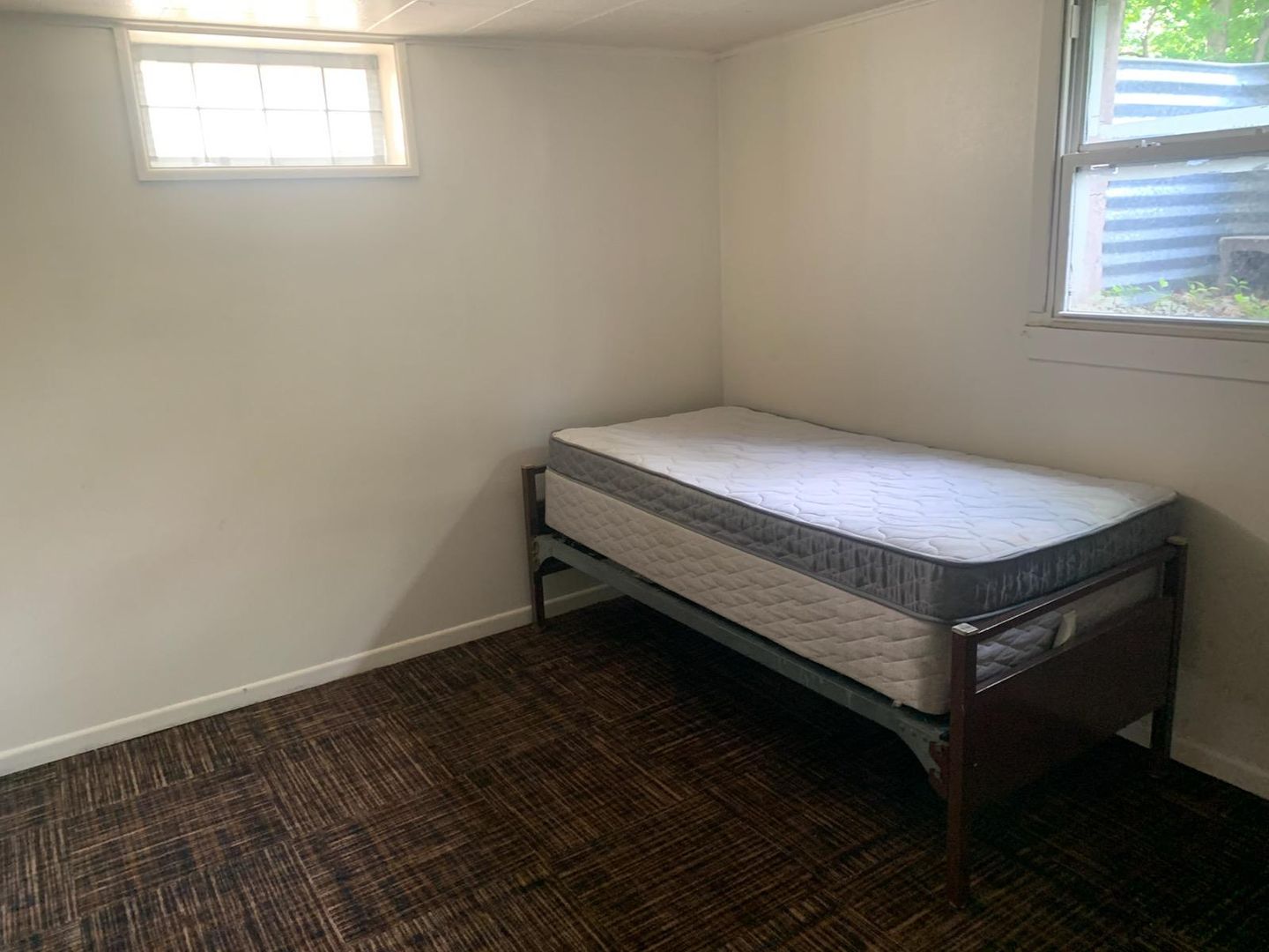 Grand Forks Apartment: 521 Oxford St