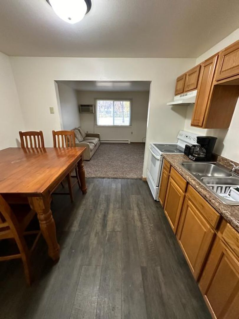 Grand Forks Apartment: 615 1st Ave S