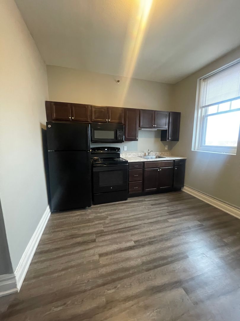 1 Bedroom in Downtown 7 of 12